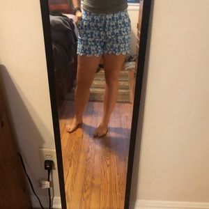 scalloped crown and ivy shorts
